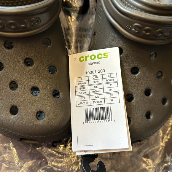 NWT      Size 8 Brown Classic Crocs - Picture 2 of 5